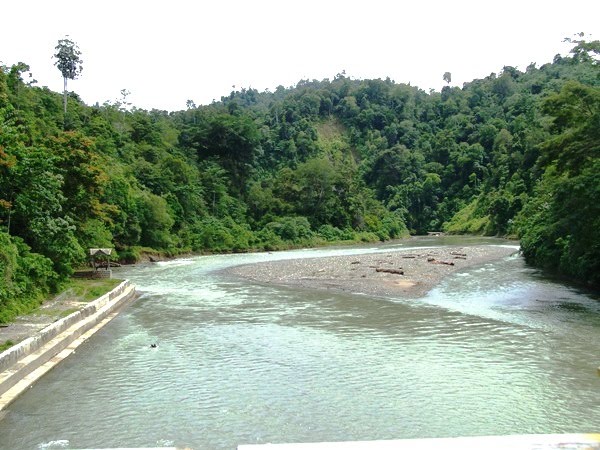 Krueng Seumayam, 1. Pantai Cemara Indah, 2. Pantai Jilbab, 3. Pemandian Krueng Baru, 4. Pemandian Putroe Ijoe, 5. Gua Seumancang Kuta Tinggi, 6. Pulau Gosong, 7. Pantai Ujung Manggeng, 8. Taman Laut Ujung Manggeng, 9. Pantai Wisata Ujong Ketapang, 10. Krueng Babahrot, 11. Pantai Pusong Sangkalan, 12. Pantai Kuala Katung, 13. Kolam Renang Driyen Payeh, 14. Taman Laut Ujong Serangga, 15. Taman Laut Lama Tuha, 16. Krueng Seumayam, 17. Desa Teupin Batee, 18. Pantai Suak Udeung, 19. Pantai Lama Muda