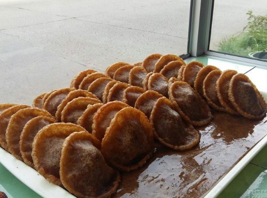 Kue Cucur Khas Bekasi, 1. Nasi Liwet Khas Sunda, 2. Nasi Timbel Khas Sunda, 3. Nasi Tutug Oncom, 4. Karedok Khas Sunda, 5. Lotek Sunda, 6. Tumis Genjer Oncom dari Sunda, 7. Pepes Ikan Khas Sunda, 8. Bakakak Hayam, Makanan Khas Sunda yang Unik, 9. Soto Bandung, Salah Satu Makanan Khas Sunda, 10. Soto Mie, Makanan Khas Sunda yang Populer, 11. Mie Kocok, Sajian Kuliner Khas Bandung, 12. Sate Maranggi, Makanan Khas Sunda yang Mendunia, 13. Empal Gentong Khas Jawa Barat, 14. Kupat Tahu, Menu Sarapan Khas Sunda, 15. Geco, Makanan Khas Cianjur, 16. Surabi, Makanan Khas Tradisional Sunda, 17. Tahu Sumedang Khas Sunda, 18. Tahu Gejrot Khas Sunda, 19. Combro Khas Sunda, 20. Bapatong, Makanan Khas Sunda yang Nikmat, 21. Cungkring, Makanan Khas Sunda dari Bogor, 22. Peuyeum Khas Sunda, 23. Kadedemes, Khas Sunda Jawa Barat, 24. Laksa Bogor, Khas Sunda, 25. Batagor, 26. Gepuk, 27. Basreng, 28. Dodol Garut, 29. Kue Gemblong, 30. Kue Cucur, 31. Apem Putih