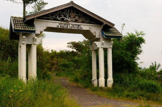 Makam Datu Beru, 1. Kolam Air Panas Simpang Balik, 2. Monumen Radio Rimba Raya , 3. Air Terjun Tansaran Bidin , 4. Air Terjun Reje Ilang, 5. Air Terjun Bintang Musara , 6. Makam Datu Beru , 7. Arung Jeram Samar Kilang , 8. Puncak Burni Telong , 9. Danau Lut Kucak , 10. Air Panas Bandar Lampahan , 11. Mendaki Gunung Geureudong , 12. Jembatan Kala Semayon , 12. Festival Panen Kopi Bener Meriah , 13. Wih Ni Kulus , 14. Lembah Pentago , 15. Pacuan Kuda Tradisional