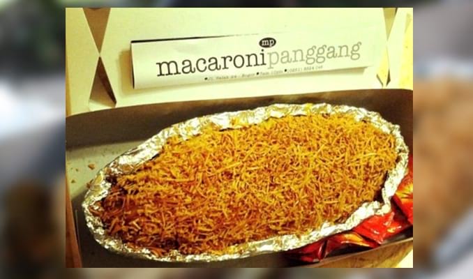 Makaroni Panggang, 1. Bolu Lapis Sangkuriang, 2. Roti Unyil Venus, 3. Ubi Bakar Cilembu, 4. Macaroni Panggang, 5. Kacang Bogor, 6. Brownies Bogor, 7. Bika Bogor, 8. Papapia, 9. Miss Pumpkin, 10. Asinan Bogor, 11. Risol Bogor, 12. Kue Cubit, 13. Bogor Raincake, 14. Talas, 15. Strudel Bogor, 16. Klappertaart, 17. Pie Talas, 18. Batik Bogor, 19. Kaos Unchal, 20. Mochibo, 21. Brownies pisang, 22. Keripik Talas, 23. Keripik Pisang Kepok, 24. Roti Muli, 25. Ambrosia, 26. Pie – Pia Apple Pie, 27. Brownies talas – Mr. BrownCo, 28. Souvenir Bunga Bangkai, 29. Lesung Keramik, 30. Ecodoe, 31. Wayang Bambu, 32. Wayang Golek, 33. Kujang, 34. Keripik Mbah Gugel