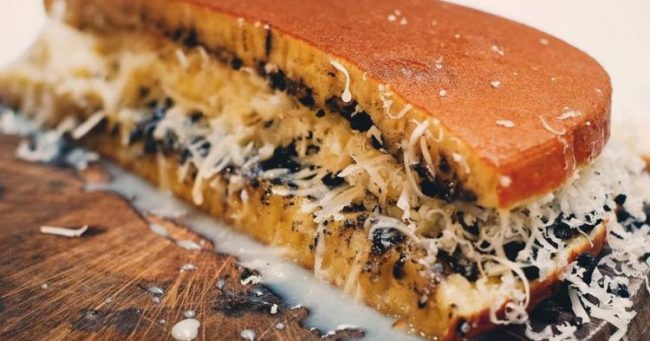 Martabak Bandung, 1. Peuyeum Bandung, 2. Pisang Bollen Kartika Sari Bandung, 3. Primarasa : Picnic Roll, 4. Surabi Bandung, 5. Brownies Kukus Amanda Bandung, 6. Gepuk Nyonya Ong, 7. Brownies Prima Rasa, 8. Tahu Susu Bandung, 9. Keripik Maicih, 10. Bakso Goreng, 11. Rujak Cireng, 12. Seblak, 13. Cilok, 14. Oncom Raos, 15. Batagor Riri, 16. Kafetaria Pia 170, 17. Martabak Bandung, 18. Kopi Aroma, 19. Bandung Makuta, 20. Rujak Cireng, 21. Tempe Gila, 22. Kue Cubit, 23. Mochi Es Krim, 24. Wajit Cililin, 25. Yogurt Cisangkuy, 26. Es Cincau Kacang Merah, 27. Pevo Cake, 28. Bandung Kunafe, 29. Bandung Princess cake, 30. Bandung Kanaya, 31. Madinah cake, 32. Keripik Karuhun, 33. Bolu Bakar Tunggal, 34. Basreng Asin dan Pedas, 35. Es Goyobod, 36. Karedok, 37. Ulukuteuk Leunca, 38. Colenak, 39. Nasi Tutug Oncom, 40. Nasi Timbel, 41. Mie Kocok, 42. Bandros, 43. Cuanki, 44. Gehu Jeletot, 45. Keripik Moring