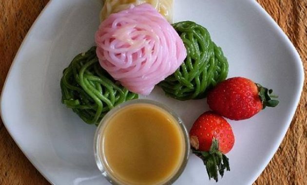 Marici Putumayang, 1. Roti Manis Tan Keng Cu, 2. Laksa Cianjur, 3. Mie Ayam Mang Memed, 5. Sate Ayam Bumi Nini, 6. Kentang Stik, 7. Asinan dan Manisan Buah, 8. Batagor Cianjur, 9. Tauco, 10. Moci, 11. Roti Popon, 12. Bubur Cianjur, 13. Nasi Pepes khas Cianjur, 14. Sate Maranggi, 15. Keripik Singkong, 16. Bandrek khas Cianjur, 17. Tauco Cookies, 18. Pesmol Kembung, 19. Ikan Bakar khas Cianjur, 20. Sambel Hejo, 21. Beras Pandanwangi, 22. Marici Putumayang, 23. Rogan Sop, 24.  Bakso Balungan Cianjur