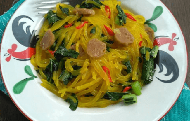 Mie Glosor Khas Ciamis, 1. Pindang Gunung Khas Ciamis, 2. Galendo Ciamis, 3. Mie Glosor Khas Ciamis, 4. Sale Pisang Ciamis, 5. Dendeng Sapi, 6. Gula Kelapa, 7. Abon Sapi, 8. Saroja Khas Ciamis, 9. Cocorot Makanan Tradisional Ciamis, 10. Kecimpring Ciamis, 11. Surabi khas Ciamis, 12. Gula Aren, 13. Opak Khas Ciamis, 14. Colok Gembrung, 15. Kue Tambang, 16. Bola-bola Susu