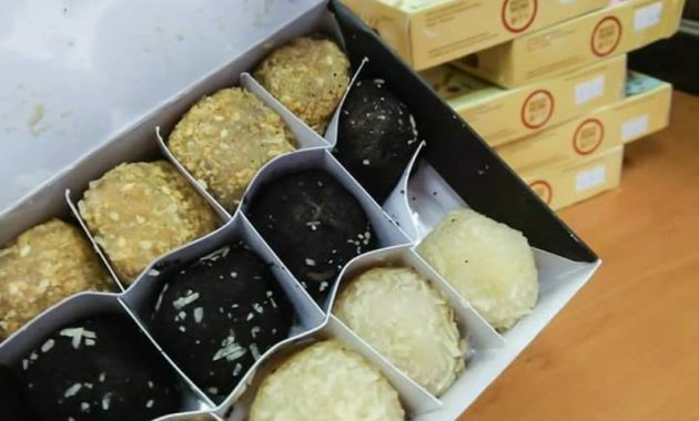 Moci, 1. Roti Manis Tan Keng Cu, 2. Laksa Cianjur, 3. Mie Ayam Mang Memed, 5. Sate Ayam Bumi Nini, 6. Kentang Stik, 7. Asinan dan Manisan Buah, 8. Batagor Cianjur, 9. Tauco, 10. Moci, 11. Roti Popon, 12. Bubur Cianjur, 13. Nasi Pepes khas Cianjur, 14. Sate Maranggi, 15. Keripik Singkong, 16. Bandrek khas Cianjur, 17. Tauco Cookies, 18. Pesmol Kembung, 19. Ikan Bakar khas Cianjur, 20. Sambel Hejo, 21. Beras Pandanwangi, 22. Marici Putumayang, 23. Rogan Sop, 24.  Bakso Balungan Cianjur