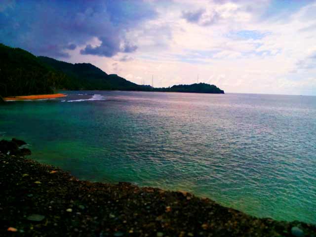 Pantai Batu Hitam Foto Adi Yanto, 1. Arung Jeram di Sungai Alas, 2. Air Terjun Tingkat Tujuh, 3. Tapak Tuan Tapa, 4. Pantai Batee Putih, 5. Pantai Bidari Samadua, 6. Pantai Lhok Nibong, 7. Pantai Ujong Nibong, 8. Pantai Lhok Mamplam, 9. Pemandian Air Dingin, 10. Air Terjun Dingin, 10. Pemandian Panjupian, 11. Talago Batu, 12. Sungai Lawe Melang, 13. Batu Putri Batupang, 14. Pulau Dua Bakongan, 15. Bukit Puncak Gemilang, 16. Batu Berlayar, 17. Pantai Lhok Rukam, 18. Pantai Seurudong, 19. Pantai Seubadeh, 20. Air Terjun Tangga Seribu, 21. Pantai Pasir Putih, 22. Pantai Batu Hitam, 23. Pemandian Putri Naga, 24. Jambo Hatta, 25. Masjid Istiqamah Tapak Tuan, 26. Tapak Tuan Taman Pala, 28. Wisata Edukasi Penyu Belimbing, 29. Pantai Cemara Ujung Batu Pasieraja, 30. Pantai Ladang Tuha Pasieraja, 31. Danau Laut Bangko, 32. Air Terjun Air Pinang, 33. Air Terjun Telago Batu Mersak, 34. Pantai Batee Puteh, 35. Pantai Bakongan Timur