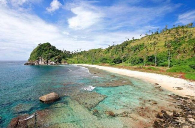 Pantai Lhok Mamplam, 1. Arung Jeram di Sungai Alas, 2. Air Terjun Tingkat Tujuh, 3. Tapak Tuan Tapa, 4. Pantai Batee Putih, 5. Pantai Bidari Samadua, 6. Pantai Lhok Nibong, 7. Pantai Ujong Nibong, 8. Pantai Lhok Mamplam, 9. Pemandian Air Dingin, 10. Air Terjun Dingin, 10. Pemandian Panjupian, 11. Talago Batu, 12. Sungai Lawe Melang, 13. Batu Putri Batupang, 14. Pulau Dua Bakongan, 15. Bukit Puncak Gemilang, 16. Batu Berlayar, 17. Pantai Lhok Rukam, 18. Pantai Seurudong, 19. Pantai Seubadeh, 20. Air Terjun Tangga Seribu, 21. Pantai Pasir Putih, 22. Pantai Batu Hitam, 23. Pemandian Putri Naga, 24. Jambo Hatta, 25. Masjid Istiqamah Tapak Tuan, 26. Tapak Tuan Taman Pala, 28. Wisata Edukasi Penyu Belimbing, 29. Pantai Cemara Ujung Batu Pasieraja, 30. Pantai Ladang Tuha Pasieraja, 31. Danau Laut Bangko, 32. Air Terjun Air Pinang, 33. Air Terjun Telago Batu Mersak, 34. Pantai Batee Puteh, 35. Pantai Bakongan Timur
