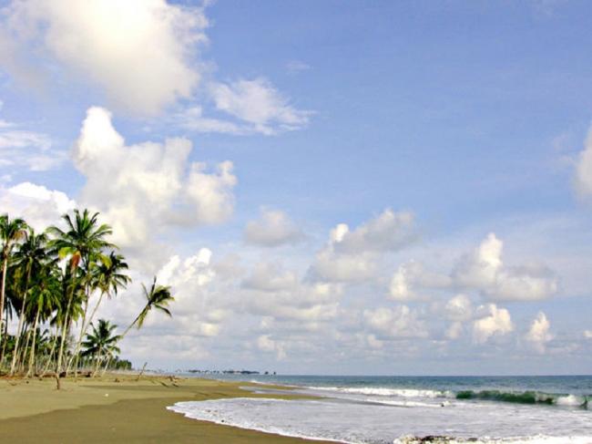 Pantai Suak Udeung, 1. Pantai Cemara Indah, 2. Pantai Jilbab, 3. Pemandian Krueng Baru, 4. Pemandian Putroe Ijoe, 5. Gua Seumancang Kuta Tinggi, 6. Pulau Gosong, 7. Pantai Ujung Manggeng, 8. Taman Laut Ujung Manggeng, 9. Pantai Wisata Ujong Ketapang, 10. Krueng Babahrot, 11. Pantai Pusong Sangkalan, 12. Pantai Kuala Katung, 13. Kolam Renang Driyen Payeh, 14. Taman Laut Ujong Serangga, 15. Taman Laut Lama Tuha, 16. Krueng Seumayam, 17. Desa Teupin Batee, 18. Pantai Suak Udeung, 19. Pantai Lama Muda