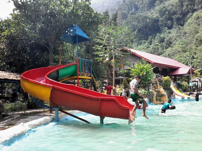 Pemandian Putri Naga, 1. Arung Jeram di Sungai Alas, 2. Air Terjun Tingkat Tujuh, 3. Tapak Tuan Tapa, 4. Pantai Batee Putih, 5. Pantai Bidari Samadua, 6. Pantai Lhok Nibong, 7. Pantai Ujong Nibong, 8. Pantai Lhok Mamplam, 9. Pemandian Air Dingin, 10. Air Terjun Dingin, 10. Pemandian Panjupian, 11. Talago Batu, 12. Sungai Lawe Melang, 13. Batu Putri Batupang, 14. Pulau Dua Bakongan, 15. Bukit Puncak Gemilang, 16. Batu Berlayar, 17. Pantai Lhok Rukam, 18. Pantai Seurudong, 19. Pantai Seubadeh, 20. Air Terjun Tangga Seribu, 21. Pantai Pasir Putih, 22. Pantai Batu Hitam, 23. Pemandian Putri Naga, 24. Jambo Hatta, 25. Masjid Istiqamah Tapak Tuan, 26. Tapak Tuan Taman Pala, 28. Wisata Edukasi Penyu Belimbing, 29. Pantai Cemara Ujung Batu Pasieraja, 30. Pantai Ladang Tuha Pasieraja, 31. Danau Laut Bangko, 32. Air Terjun Air Pinang, 33. Air Terjun Telago Batu Mersak, 34. Pantai Batee Puteh, 35. Pantai Bakongan Timur