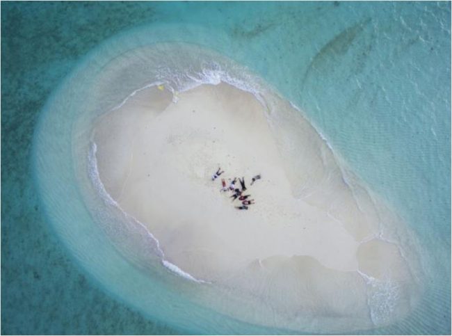 Pulau Malelo via Kompasiana, 1. Kolam renang singapura waterboom, 2. Pulau Tailana , 3. Pantai Amandangan, 4. Pulau Palambak , 5. Danau Tana Bara, 6. Air Terjun Lae Gecih, 7. Pulau Bengkaru , 8. Danau Cingkam, 9. Pantai Cemara Indah – Pantai Gosong Telaga, 10. Wisata Pulau Banyak , 11. Pulau Malelo , 12. Kemah di Pulau Asok , 13. Pulau Lambudung , 14. Pulau Rangit , 15. Danau Bungara , 16. Hutan Rawa Singkil , 17. Pulau Tuangku , 18. Pantai Pulo Sarok, 19. Wisata Pulo Madura Rimo, 20. Pulau Lamun, 21. Pulau Pabisi, 22. Air Terjun Lae Petal, 23. Pulau Sikandang, 24. Pulau Panjang, 25. Air Terjun Kedabuhan