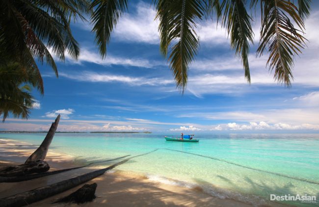 Pulau Panjang via Destinasian, 1. Pantai Gua Manik, 2. Benteng Portugis, 3. Kepulauan Karimunjawa, 4. Pulau Mandalika, 5. Pantai Ombak Mati Jepara, 6. Pulau Panjang, 7. Air terjun Grinjingan Dowo, 8. Kura Kura Ocean Park, 9. Pantai Bandengan, 10. Museum R.A Kartini