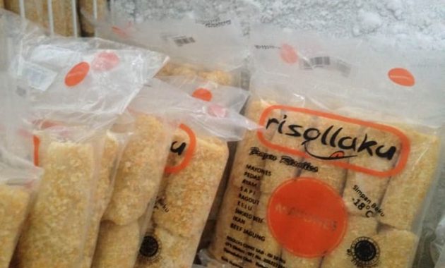 Rissolaku via tokopediacom, 1. Bolu Lapis Sangkuriang, 2. Roti Unyil Venus, 3. Ubi Bakar Cilembu, 4. Macaroni Panggang, 5. Kacang Bogor, 6. Brownies Bogor, 7. Bika Bogor, 8. Papapia, 9. Miss Pumpkin, 10. Asinan Bogor, 11. Risol Bogor, 12. Kue Cubit, 13. Bogor Raincake, 14. Talas, 15. Strudel Bogor, 16. Klappertaart, 17. Pie Talas, 18. Batik Bogor, 19. Kaos Unchal, 20. Mochibo, 21. Brownies pisang, 22. Keripik Talas, 23. Keripik Pisang Kepok, 24. Roti Muli, 25. Ambrosia, 26. Pie – Pia Apple Pie, 27. Brownies talas – Mr. BrownCo, 28. Souvenir Bunga Bangkai, 29. Lesung Keramik, 30. Ecodoe, 31. Wayang Bambu, 32. Wayang Golek, 33. Kujang, 34. Keripik Mbah Gugel