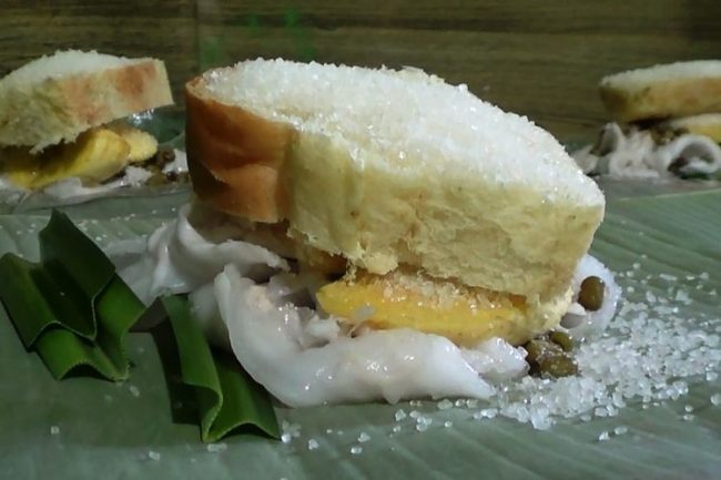 Rogan Sop via Kompas, 1. Roti Manis Tan Keng Cu, 2. Laksa Cianjur, 3. Mie Ayam Mang Memed, 5. Sate Ayam Bumi Nini, 6. Kentang Stik, 7. Asinan dan Manisan Buah, 8. Batagor Cianjur, 9. Tauco, 10. Moci, 11. Roti Popon, 12. Bubur Cianjur, 13. Nasi Pepes khas Cianjur, 14. Sate Maranggi, 15. Keripik Singkong, 16. Bandrek khas Cianjur, 17. Tauco Cookies, 18. Pesmol Kembung, 19. Ikan Bakar khas Cianjur, 20. Sambel Hejo, 21. Beras Pandanwangi, 22. Marici Putumayang, 23. Rogan Sop, 24.  Bakso Balungan Cianjur