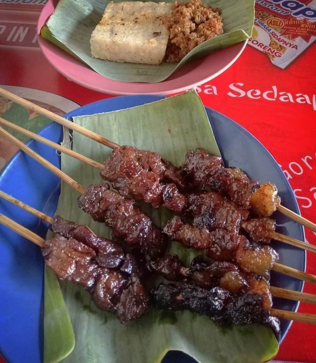 Sate Maranggi via IG @richards_hd, 1. Roti Manis Tan Keng Cu, 2. Laksa Cianjur, 3. Mie Ayam Mang Memed, 5. Sate Ayam Bumi Nini, 6. Kentang Stik, 7. Asinan dan Manisan Buah, 8. Batagor Cianjur, 9. Tauco, 10. Moci, 11. Roti Popon, 12. Bubur Cianjur, 13. Nasi Pepes khas Cianjur, 14. Sate Maranggi, 15. Keripik Singkong, 16. Bandrek khas Cianjur, 17. Tauco Cookies, 18. Pesmol Kembung, 19. Ikan Bakar khas Cianjur, 20. Sambel Hejo, 21. Beras Pandanwangi, 22. Marici Putumayang, 23. Rogan Sop, 24.  Bakso Balungan Cianjur