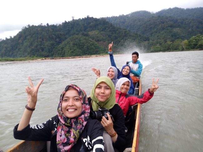 Sungai Lawe Melang via Yellsaints, 1. Arung Jeram di Sungai Alas, 2. Air Terjun Tingkat Tujuh, 3. Tapak Tuan Tapa, 4. Pantai Batee Putih, 5. Pantai Bidari Samadua, 6. Pantai Lhok Nibong, 7. Pantai Ujong Nibong, 8. Pantai Lhok Mamplam, 9. Pemandian Air Dingin, 10. Air Terjun Dingin, 10. Pemandian Panjupian, 11. Talago Batu, 12. Sungai Lawe Melang, 13. Batu Putri Batupang, 14. Pulau Dua Bakongan, 15. Bukit Puncak Gemilang, 16. Batu Berlayar, 17. Pantai Lhok Rukam, 18. Pantai Seurudong, 19. Pantai Seubadeh, 20. Air Terjun Tangga Seribu, 21. Pantai Pasir Putih, 22. Pantai Batu Hitam, 23. Pemandian Putri Naga, 24. Jambo Hatta, 25. Masjid Istiqamah Tapak Tuan, 26. Tapak Tuan Taman Pala, 28. Wisata Edukasi Penyu Belimbing, 29. Pantai Cemara Ujung Batu Pasieraja, 30. Pantai Ladang Tuha Pasieraja, 31. Danau Laut Bangko, 32. Air Terjun Air Pinang, 33. Air Terjun Telago Batu Mersak, 34. Pantai Batee Puteh, 35. Pantai Bakongan Timur