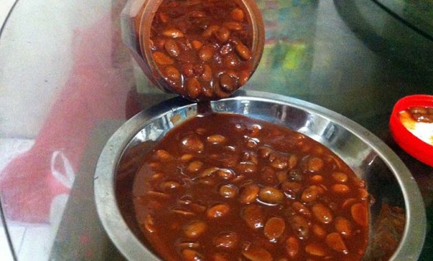 Tauco Cianjur via dpmptsp.cianjurkab.goid, 1. Roti Manis Tan Keng Cu, 2. Laksa Cianjur, 3. Mie Ayam Mang Memed, 5. Sate Ayam Bumi Nini, 6. Kentang Stik, 7. Asinan dan Manisan Buah, 8. Batagor Cianjur, 9. Tauco, 10. Moci, 11. Roti Popon, 12. Bubur Cianjur, 13. Nasi Pepes khas Cianjur, 14. Sate Maranggi, 15. Keripik Singkong, 16. Bandrek khas Cianjur, 17. Tauco Cookies, 18. Pesmol Kembung, 19. Ikan Bakar khas Cianjur, 20. Sambel Hejo, 21. Beras Pandanwangi, 22. Marici Putumayang, 23. Rogan Sop, 24.  Bakso Balungan Cianjur