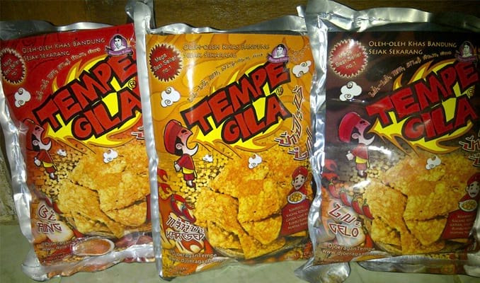 Tempe Gila, 1. Peuyeum Bandung, 2. Pisang Bollen Kartika Sari Bandung, 3. Primarasa : Picnic Roll, 4. Surabi Bandung, 5. Brownies Kukus Amanda Bandung, 6. Gepuk Nyonya Ong, 7. Brownies Prima Rasa, 8. Tahu Susu Bandung, 9. Keripik Maicih, 10. Bakso Goreng, 11. Rujak Cireng, 12. Seblak, 13. Cilok, 14. Oncom Raos, 15. Batagor Riri, 16. Kafetaria Pia 170, 17. Martabak Bandung, 18. Kopi Aroma, 19. Bandung Makuta, 20. Rujak Cireng, 21. Tempe Gila, 22. Kue Cubit, 23. Mochi Es Krim, 24. Wajit Cililin, 25. Yogurt Cisangkuy, 26. Es Cincau Kacang Merah, 27. Pevo Cake, 28. Bandung Kunafe, 29. Bandung Princess cake, 30. Bandung Kanaya, 31. Madinah cake, 32. Keripik Karuhun, 33. Bolu Bakar Tunggal, 34. Basreng Asin dan Pedas, 35. Es Goyobod, 36. Karedok, 37. Ulukuteuk Leunca, 38. Colenak, 39. Nasi Tutug Oncom, 40. Nasi Timbel, 41. Mie Kocok, 42. Bandros, 43. Cuanki, 44. Gehu Jeletot, 45. Keripik Moring