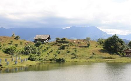 Waduk Keuliling, 1. Wahana Impian Malaka 69, 2. Taman Rusa Aceh Besar, 3. Jantho Panorama Park, 4. Pantai Lhokseudu, 5. Pantai Babah Dua, 6. Pantai Lampuuk, 7. Pantai Ujong Batee, 8. Air Terjun Suhom, 9. Air Terjun Kuta Malaka, 10. Air Terjun Peukan Biluy, 11. Taman Hutan Raya Pocut Meurah Intan, 12. Waduk Keuliling, 13. Pantai Lhoknga, 14. Teluk Jantang, 15. Bukit Gundul Semeuregui, 16. Lhok Seudu, 17. Pucok Krueng, 18. Wisata Sungai Brayeung, 19. Benteng Inong Balee, 20. Bukit Lamreh, 21. Pasir Putih, 22. Mon Ceunong, 23. Pemandian Air Panas “Ie Seueum”, 24. Kolam Mata Ie, 25. Taman Wisata Burung Dara, 26. Ilalang Park, 27. Lhok Mata Ie Ujong Pancu, 28. Air Terjun Elnaja, 29. Pantai Lambaro, 30. Rumah Cut Nyak Dhien, 31. Pantai Penyu, 32. Kebun Kurma Barbate, 33. Gunung Seulawah, 34. Pusat Latihan Gajah, 35. Pantai Lhok Mee