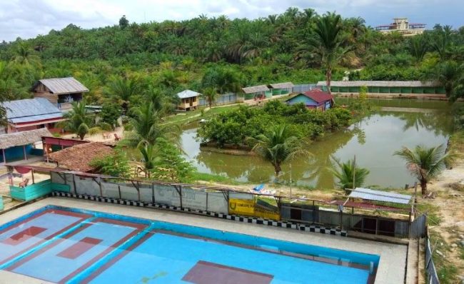 Wisata Pulo Madura Rimo, 1. Kolam renang singapura waterboom, 2. Pulau Tailana , 3. Pantai Amandangan, 4. Pulau Palambak , 5. Danau Tana Bara, 6. Air Terjun Lae Gecih, 7. Pulau Bengkaru , 8. Danau Cingkam, 9. Pantai Cemara Indah – Pantai Gosong Telaga, 10. Wisata Pulau Banyak , 11. Pulau Malelo , 12. Kemah di Pulau Asok , 13. Pulau Lambudung , 14. Pulau Rangit , 15. Danau Bungara , 16. Hutan Rawa Singkil , 17. Pulau Tuangku , 18. Pantai Pulo Sarok, 19. Wisata Pulo Madura Rimo, 20. Pulau Lamun, 21. Pulau Pabisi, 22. Air Terjun Lae Petal, 23. Pulau Sikandang, 24. Pulau Panjang, 25. Air Terjun Kedabuhan