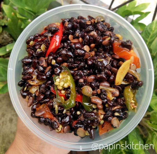 Ampas Kecap via IG @papinskitchen, 1. Oncom Goreng Majalengka, 2. Kalua Jeruk, 3. Kecap Asli Majalengka, 4. Ampas Kecap, 5. Mangga Gedong Gincu Majalengka, 6. Gula Cakar Khas Majalengka, 7. Seblak Basah, 8. Nasi Lengko, 9. Lotek Khas Majalengka, 10. Tutut, 11. Pepes Jeroan, 12. Jalakotek Majalengka, 13. Surabi Oncom Majalengka, 14. Lumpia Basah, 15. Keripik Tempe khas Majalengka, 16. Durian, 17. Duwet (Jamblang) Majalengka, 18. Seroja Gurih, 19. Tekso, 20. Batik khas Majalengka