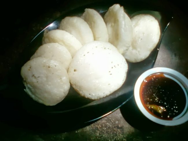 Apem, 1. Empal Gentong, 2. Nasi Jamblang, 3. Docang, 4. Mie Koclok, 5. Nasi Lengko, 6. Sate Kalong, 7. Teh Poci, 8. Kerupuk Melarat, 9. Tahu Gejrot, 10. Bubur Sop, 11. Empal Asem Amarta, 12. Serabi, 13. Terasi Cirebon, 14. Gado – gado Ayam, 15. Sirup Tjampolay, 16. Kerupuk Udang, 17. Tape ketan Daun Jambu, 18. Rengginang, 19. Ikan Asin, 20. Growolan, 21. Kerupuk Kulit (Kerupuk Lambak), 22. Ondal Andil, 23. Gadungan, 24. Rarawuan, 25. Gepu, 26. Apem, 27. Wajik Komplang, 28. Emping, 29. Kue Gapit, 30. Jeniper (jeruk nipis peras), 31. Gula Batu, 32. Tahu Petis, 33. Sambal Asem, 34. Cirebon Kelana, 35. Cirebon Sultana, 36. Aci Dikoko, 37. Toko Daud, 38. Kue Satu, 39. Atom Kocir Bakpia’e Wong Cirebon, 40. Jambal Roti, 41. Batik Cirebon, 42. Keripik Tempe Sagu