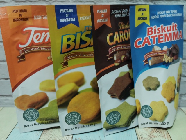 Biskuit Temma, 1.  Dodol Jambu Biji, 2. Dodol Belimbing Rasa Dewa, 3. Sirup Belimbing, 4. Jus Belimbing, 5. Jus Rumput Laut, 6. Biskuit Temma, 7. Nastar Belimbing, 8. Kopi Herbal, 9. Keripik Tempe, 10. Rujak Cireng, 11. Kaos Depok Indonesia, 12. Manisan Kolang-kaling Mamih, 13. PeChoc, 14. Emping Melinjo, 15. Jus lidah Buaya, 16. Buah Belimbing, 17. Selendang Mayang, 18. Selai Belimbing
