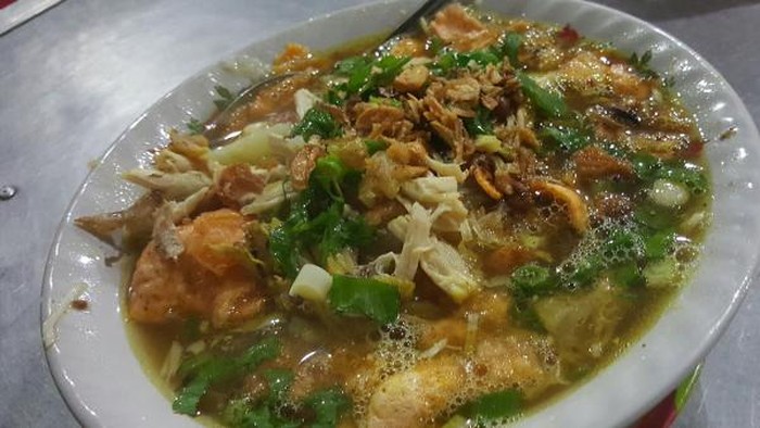 Bubur Sop, 1. Empal Gentong, 2. Nasi Jamblang, 3. Docang, 4. Mie Koclok, 5. Nasi Lengko, 6. Sate Kalong, 7. Teh Poci, 8. Kerupuk Melarat, 9. Tahu Gejrot, 10. Bubur Sop, 11. Empal Asem Amarta, 12. Serabi, 13. Terasi Cirebon, 14. Gado – gado Ayam, 15. Sirup Tjampolay, 16. Kerupuk Udang, 17. Tape ketan Daun Jambu, 18. Rengginang, 19. Ikan Asin, 20. Growolan, 21. Kerupuk Kulit (Kerupuk Lambak), 22. Ondal Andil, 23. Gadungan, 24. Rarawuan, 25. Gepu, 26. Apem, 27. Wajik Komplang, 28. Emping, 29. Kue Gapit, 30. Jeniper (jeruk nipis peras), 31. Gula Batu, 32. Tahu Petis, 33. Sambal Asem, 34. Cirebon Kelana, 35. Cirebon Sultana, 36. Aci Dikoko, 37. Toko Daud, 38. Kue Satu, 39. Atom Kocir Bakpia’e Wong Cirebon, 40. Jambal Roti, 41. Batik Cirebon, 42. Keripik Tempe Sagu