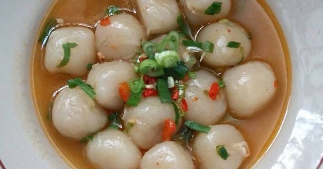 Cilok Goang via Cookpad, 1. Kue Aci, 3. Kalua Jeruk, 4. Batik Tasikmalaya, 5. Payung Geulis, 6. Kelom Geulis, 7. Kolontong, 8. Nasi Cikur, 9. Rengginang Oyek, 10. Bubur Ayam Haji Zaenal, 11. Soto Ayam Pataruman, 12. Sale Pisang, 13. Mie Bakso Laksana, 14. Keripik Sukun, 15. Kupat Tahu Tasikmalaya, 16. Martabak Ramayana, 17. Tahu Bulat, 18. Cilok Goang, 19. Pecel Oranye, 20. Mie Ayam Pelangi, 21. Pancake, 22. Opak, 23. Wajit, 24. Citruk, 25. Nasi TO Tasik, 26. Godeblag, 27. Noga Kacang, 28. Es Bojong, 29. Sate Maranggi, 30. Kemplang, 31. Sambal Goang, 32. Ulen, 1. Pusat Oleh-oleh dan cemilan Tasikmalaya Parakannyasang, 2. Simpang Lima, 3. Nesa Oleh-oleh Khas Tasik, 4. Sanggar Karya Cipta Rasa, 5. Sentral kerajinan batik