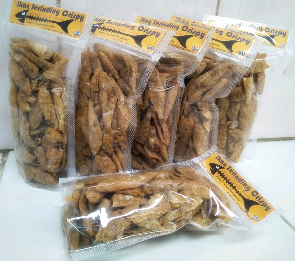 Crispy Ikan Serinding via Bukalapak, 1. Kerupuk Tulang Bandeng, 2. Crispy Ikan Serinding, 3. Abon Ikan Bandeng, 4. Ikan Bandeng, 5. Bawang Merah, 6. Kerupuk Rumput Laut, 7. Bawang Goreng, 8. Telur Asin Rasa Udang, 9. Kerupuk Telur Asin Khas Brebes, 10. Terasi Brebes, 11. Ketan Penchok, 12. Batik Brebes, 13. Kerupuk Telur Asin
