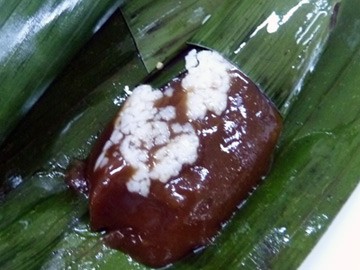 Dodol Lolos, 1. Buah Mangga, 2. Dodol Laragudig, 3. Sirup Mangga, 4. Keripik Buah Mangga, 5. Rumbah, 6. Burbacek, 8. Blengep Cotot, 9. Kerupuk Bonggol Pisang, 10. Geblog, 11. Karedok, 12. Pedesan Entok, 13. Dodol Pelem, 14. Wedang Sereh, 15. Cuwing, 16. Orog – orog, 17. Wajik, 18. Mie Ragit, 19. Bubur Gintir, 20. Cimplo, 21. Petis, 22. Lepet, 23. Dongkal, 24. Emping Melinjo, 25. Kerupuk Udang, 26. Terasi, 27. Kerupuk Kulit Ikan, 28. Keripik Tike, 29. Aneka Ikan Asin, 30. Ikan Asin Jambal Roti, 31. Dodol Gula Merah, 32. Dodol Lolos, 33. Serabi, 34. Glintir, 35. Ketan Tutu, 36. Jalabiya, 37. Kue Cikak, 38. Blencong, 39. Pindang Gombyang Manyung, 40. Kaos Kafka Indramayu, 41. Nagasari, 42. Nasi Lengko, 43. Blendung Jagung