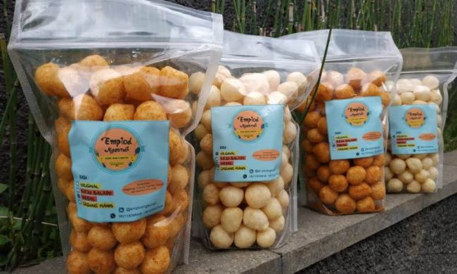 Emplod via ayobandung, 1. Dodol Picnic, 2. Batik Garut, 3. Dodol Warna – warni, 4. Baso Aci (bacil), 5. Nasi Liwet, 6. Surabi, 7. Es Goyobod, 9. Kue Balok Maranti, 10. Burayot, 11. Jeruk Garut, 12. Dodol Garut, 13. Dorokdok atau Kerupuk Kulit, 14. Chocodot, 15. Emplod , 16. Opak, 17. Rangginang, 18. Ladu, 19. Moring Garutan, 20. Comring Banjarwangi, 21. Wajit Cisompet, 22. Tumpeng Cikajang, 23. Keripik Kentang Cikajang, 24. Pindang ikan, 25. Ceprus, 26. Jaket Kulit, 27. Lada Hitam Negeri Mas, 28. Sambal Cibiuk, 29. Soto Ayam Garut