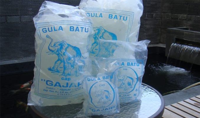 Gula Batu, 1. Empal Gentong, 2. Nasi Jamblang, 3. Docang, 4. Mie Koclok, 5. Nasi Lengko, 6. Sate Kalong, 7. Teh Poci, 8. Kerupuk Melarat, 9. Tahu Gejrot, 10. Bubur Sop, 11. Empal Asem Amarta, 12. Serabi, 13. Terasi Cirebon, 14. Gado – gado Ayam, 15. Sirup Tjampolay, 16. Kerupuk Udang, 17. Tape ketan Daun Jambu, 18. Rengginang, 19. Ikan Asin, 20. Growolan, 21. Kerupuk Kulit (Kerupuk Lambak), 22. Ondal Andil, 23. Gadungan, 24. Rarawuan, 25. Gepu, 26. Apem, 27. Wajik Komplang, 28. Emping, 29. Kue Gapit, 30. Jeniper (jeruk nipis peras), 31. Gula Batu, 32. Tahu Petis, 33. Sambal Asem, 34. Cirebon Kelana, 35. Cirebon Sultana, 36. Aci Dikoko, 37. Toko Daud, 38. Kue Satu, 39. Atom Kocir Bakpia’e Wong Cirebon, 40. Jambal Roti, 41. Batik Cirebon, 42. Keripik Tempe Sagu