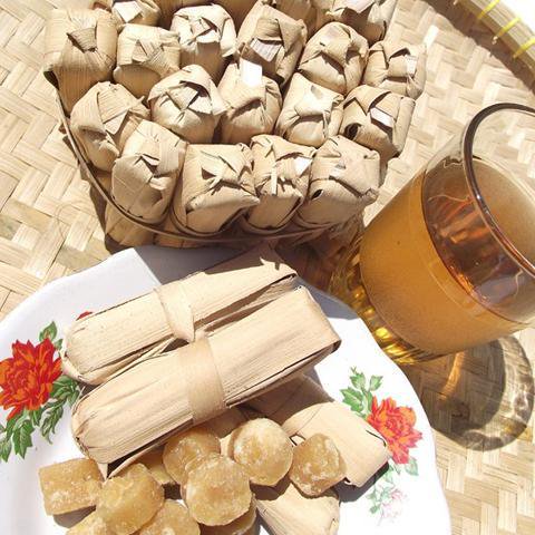 Gula Cikeris via Twitter, 1. Simping, 2. Semprong, 3. Rengginang, 4. Kerupuk Melarat, 5. Gula Cikeris, 6. Salak Pusaka Mulya, 7. Wedang Sachet Jahe, 8. Opak Gurih – Gurih, 9. Peuyeum Bendul, 10. Manisan Pala Wanayasa, 11. Keramik Plered, 12. Bendo Sunda Purwakarta, 13. Surabi Purwakarta, 14. Blangkon, 15. Mie Tiga Warna, 16. Colenak Purwakarta, 17. Rengginang Ketan Hitam, 18. Sate Maranggi, 19. Boneka Menong