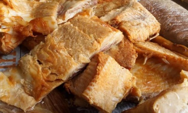 Ikan Asin Jambal Roti via Tokopedia, 1. Buah Mangga, 2. Dodol Laragudig, 3. Sirup Mangga, 4. Keripik Buah Mangga, 5. Rumbah, 6. Burbacek, 8. Blengep Cotot, 9. Kerupuk Bonggol Pisang, 10. Geblog, 11. Karedok, 12. Pedesan Entok, 13. Dodol Pelem, 14. Wedang Sereh, 15. Cuwing, 16. Orog – orog, 17. Wajik, 18. Mie Ragit, 19. Bubur Gintir, 20. Cimplo, 21. Petis, 22. Lepet, 23. Dongkal, 24. Emping Melinjo, 25. Kerupuk Udang, 26. Terasi, 27. Kerupuk Kulit Ikan, 28. Keripik Tike, 29. Aneka Ikan Asin, 30. Ikan Asin Jambal Roti, 31. Dodol Gula Merah, 32. Dodol Lolos, 33. Serabi, 34. Glintir, 35. Ketan Tutu, 36. Jalabiya, 37. Kue Cikak, 38. Blencong, 39. Pindang Gombyang Manyung, 40. Kaos Kafka Indramayu, 41. Nagasari, 42. Nasi Lengko, 43. Blendung Jagung
