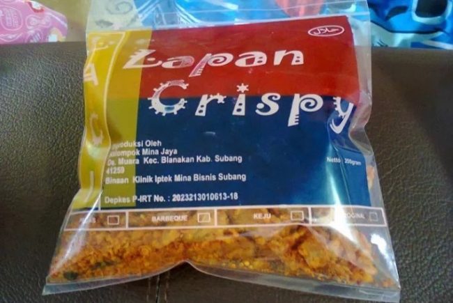 Ikan Lapan Crispy via Annisanuraulia7.blogspotcom, 1. Keripik Nanas, 2. Dodol Nanas, 3. Nanas Simadu Khas Subang, 4. Coklat Nanas Khas Subang, 5. Delipel, 6. D’Bubuy Ma’ Atik, 7. Ikan Lapan Crispy, 8. Tape Ketan atau Peuyeum Ketan, 9. Bubuy Ayam Subang, 10. Nasi Liwet, 11. Tutut Soding, 12. Oncom Dawuan Subang, 13. Pinadrink, 14. Kerupuk Miskin khas Subang, 15. Abon Jantung Pisang, 16. Gitrek Singkong, 17. Gepuk Daging, 18. Rambutan Kalijati, 19. Sirup Nanas, 20. Abon Ikan Nila, 21. Bolu Nanas Subang, 22. Beras Hitam, 23. Papais Cisaat