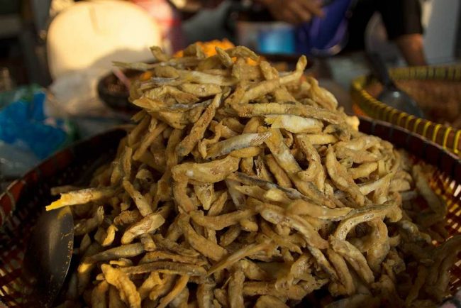 Ikan Teri via Detik, 1. Noga Kelapa Rasa Jahe, 2. Kepiting Soka Krispi, 3. Udang Kering Goreng, 4. Noga Suuk (noga kacang tanah), 5. Ikan Asin Jambal Roti, 6. Gula Merah, 7. Opak (Rengginang Terasi), 9. Hasil Laut Segar, 10. Sawo, 11. Kaos Pantai, 12. Kerajinan Kerang, 13. Ikan Teri, 14. Keripik Cau (keripik pisang), 15. Sale Pisang Pangandaran, 16. Pindang Gunung
