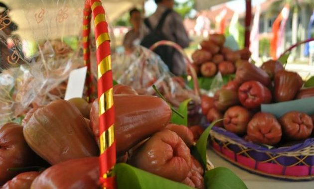 1. Brayo, 2. Ikan Crispy, 3. Nasi Ndoreng, 5. Koktail Belimbing, 6. Abon Lele, 7. Jambu Air, 8. Nasi Brongkos, 9. Botok Telur Asin, 10. Nasi Kropokhan, 11. Sop Balungan Mbak Tien, 12. Sop Balungan Babe, 13. Wingko Salem, 14. Kerupuk Udang, 15. Kue Rangin, 16. Wedang Jamu Coro, 17. Wedang Pekak, 18. Kerupuk Catak, 19. Kerajinan Miniatur Masjid Agung Demak, 20. Kerajinan Kaligrafi Demak