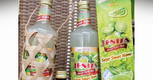 Jenisa via Traveltodayindonesia, 1. Kopi Luwak Linggarjati, 2. Lepet Khas Kuningan, 3. Tahu Susu Tamiang Sari Kuningan, 4. Jeniper, 5. Batik Kuningan, 6. Jenisa, 7. Nasi Kasreng, 8. Kwecang Kuningan, 9. Golono, 10. Kue Satu Kuningan, 11. Peuyeum Ketan, 12. Hucap (tahu kecap Kuningan), 13. Keripik Gemblong atau Ketempling, 14. Tahu Lamping / Tahu Kopeci, 15. Keripik Gadung, 16. Papais Tradisional Khas kuningan, 17. Jawadah, 18. Opak Bakar, 19. Jasuke, 20. Rujak Kangkung