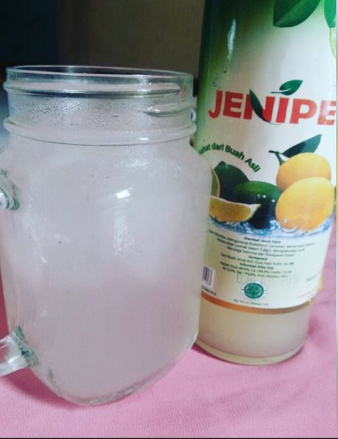 Jeniper via Bukalapak, 1. Kopi Luwak Linggarjati, 2. Lepet Khas Kuningan, 3. Tahu Susu Tamiang Sari Kuningan, 4. Jeniper, 5. Batik Kuningan, 6. Jenisa, 7. Nasi Kasreng, 8. Kwecang Kuningan, 9. Golono, 10. Kue Satu Kuningan, 11. Peuyeum Ketan, 12. Hucap (tahu kecap Kuningan), 13. Keripik Gemblong atau Ketempling, 14. Tahu Lamping / Tahu Kopeci, 15. Keripik Gadung, 16. Papais Tradisional Khas kuningan, 17. Jawadah, 18. Opak Bakar, 19. Jasuke, 20. Rujak Kangkung