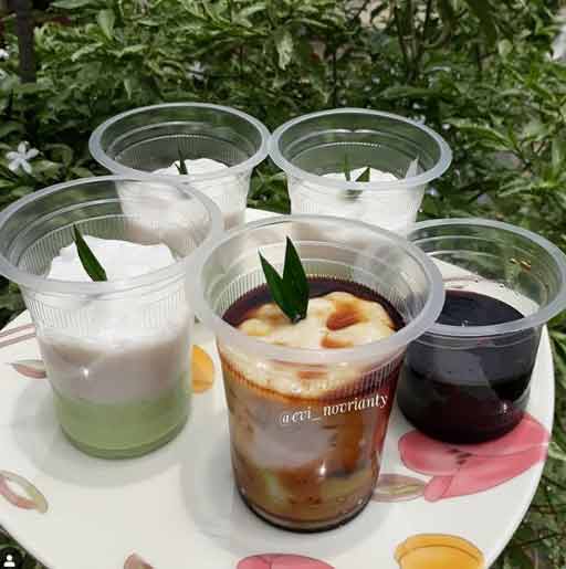 Jojongkong via IG @evi_novriaty, 1. Opak Ketan Rawagede, 2. Gegeplak Karawang, 3. Kue Ali Khas Karawang, 4. Kawista Madu, 5. Serabi Hijau, 6. Ikan Gabus Bumbu Pucung, 7. Soto Gempol, 8. Tahu Bambu, 9. Kue Gonjing, 10. Soto Sadang, 11. Soto Tangkar, 12. Nasi Liwet, 13. Ayam Goreng Sajolna, 14. Pepes Jambal, 15. Kerupuk Bontot, 16. Dodong Hideung, 17. Rengginang Ketan, 18. Bolu Kijing, 19. Jojongkong, 20. Gandasturi, 21. Kue Semprong, 22. Es Walikota, 23. Brownies Duren, 24. Telur Asin Bakar Batik, 25. Kue Lapis Tape, 26. Tahu Bumbu, 27. Pepes Walahar Khas Karawang