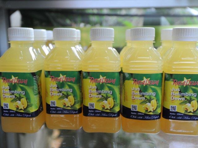 Jus Belimbing, 1.  Dodol Jambu Biji, 2. Dodol Belimbing Rasa Dewa, 3. Sirup Belimbing, 4. Jus Belimbing, 5. Jus Rumput Laut, 6. Biskuit Temma, 7. Nastar Belimbing, 8. Kopi Herbal, 9. Keripik Tempe, 10. Rujak Cireng, 11. Kaos Depok Indonesia, 12. Manisan Kolang-kaling Mamih, 13. PeChoc, 14. Emping Melinjo, 15. Jus lidah Buaya, 16. Buah Belimbing, 17. Selendang Mayang, 18. Selai Belimbing