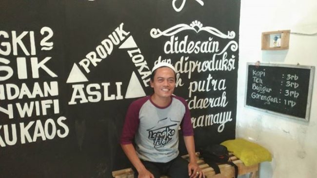 Kaos Kafka Indramayu, 1. Buah Mangga, 2. Dodol Laragudig, 3. Sirup Mangga, 4. Keripik Buah Mangga, 5. Rumbah, 6. Burbacek, 8. Blengep Cotot, 9. Kerupuk Bonggol Pisang, 10. Geblog, 11. Karedok, 12. Pedesan Entok, 13. Dodol Pelem, 14. Wedang Sereh, 15. Cuwing, 16. Orog – orog, 17. Wajik, 18. Mie Ragit, 19. Bubur Gintir, 20. Cimplo, 21. Petis, 22. Lepet, 23. Dongkal, 24. Emping Melinjo, 25. Kerupuk Udang, 26. Terasi, 27. Kerupuk Kulit Ikan, 28. Keripik Tike, 29. Aneka Ikan Asin, 30. Ikan Asin Jambal Roti, 31. Dodol Gula Merah, 32. Dodol Lolos, 33. Serabi, 34. Glintir, 35. Ketan Tutu, 36. Jalabiya, 37. Kue Cikak, 38. Blencong, 39. Pindang Gombyang Manyung, 40. Kaos Kafka Indramayu, 41. Nagasari, 42. Nasi Lengko, 43. Blendung Jagung