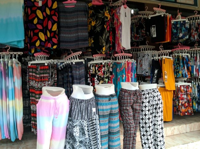 Kaos Pantai, 1. Noga Kelapa Rasa Jahe, 2. Kepiting Soka Krispi, 3. Udang Kering Goreng, 4. Noga Suuk (noga kacang tanah), 5. Ikan Asin Jambal Roti, 6. Gula Merah, 7. Opak (Rengginang Terasi), 9. Hasil Laut Segar, 10. Sawo, 11. Kaos Pantai, 12. Kerajinan Kerang, 13. Ikan Teri, 14. Keripik Cau (keripik pisang), 15. Sale Pisang Pangandaran, 16. Pindang Gunung