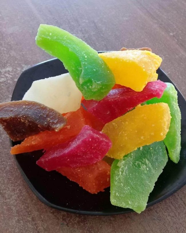 Kalua Jeruk via IG @day_tea_indo, 1. Oncom Goreng Majalengka, 2. Kalua Jeruk, 3. Kecap Asli Majalengka, 4. Ampas Kecap, 5. Mangga Gedong Gincu Majalengka, 6. Gula Cakar Khas Majalengka, 7. Seblak Basah, 8. Nasi Lengko, 9. Lotek Khas Majalengka, 10. Tutut, 11. Pepes Jeroan, 12. Jalakotek Majalengka, 13. Surabi Oncom Majalengka, 14. Lumpia Basah, 15. Keripik Tempe khas Majalengka, 16. Durian, 17. Duwet (Jamblang) Majalengka, 18. Seroja Gurih, 19. Tekso, 20. Batik khas Majalengka