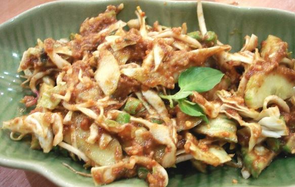 Karedok, 1. Nasi Liwet Khas Sunda, 2. Nasi Timbel Khas Sunda, 3. Nasi Tutug Oncom, 4. Karedok Khas Sunda, 5. Lotek Sunda, 6. Tumis Genjer Oncom dari Sunda, 7. Pepes Ikan Khas Sunda, 8. Bakakak Hayam, Makanan Khas Sunda yang Unik, 9. Soto Bandung, Salah Satu Makanan Khas Sunda, 10. Soto Mie, Makanan Khas Sunda yang Populer, 11. Mie Kocok, Sajian Kuliner Khas Bandung, 12. Sate Maranggi, Makanan Khas Sunda yang Mendunia, 13. Empal Gentong Khas Jawa Barat, 14. Kupat Tahu, Menu Sarapan Khas Sunda, 15. Geco, Makanan Khas Cianjur, 16. Surabi, Makanan Khas Tradisional Sunda, 17. Tahu Sumedang Khas Sunda, 18. Tahu Gejrot Khas Sunda, 19. Combro Khas Sunda, 20. Bapatong, Makanan Khas Sunda yang Nikmat, 21. Cungkring, Makanan Khas Sunda dari Bogor, 22. Peuyeum Khas Sunda, 23. Kadedemes, Khas Sunda Jawa Barat, 24. Laksa Bogor, Khas Sunda, 25. Batagor, 26. Gepuk, 27. Basreng, 28. Dodol Garut, 29. Kue Gemblong, 30. Kue Cucur, 31. Apem Putih