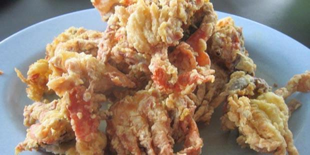 Kepiting Soka Krispi, 1. Noga Kelapa Rasa Jahe, 2. Kepiting Soka Krispi, 3. Udang Kering Goreng, 4. Noga Suuk (noga kacang tanah), 5. Ikan Asin Jambal Roti, 6. Gula Merah, 7. Opak (Rengginang Terasi), 9. Hasil Laut Segar, 10. Sawo, 11. Kaos Pantai, 12. Kerajinan Kerang, 13. Ikan Teri, 14. Keripik Cau (keripik pisang), 15. Sale Pisang Pangandaran, 16. Pindang Gunung