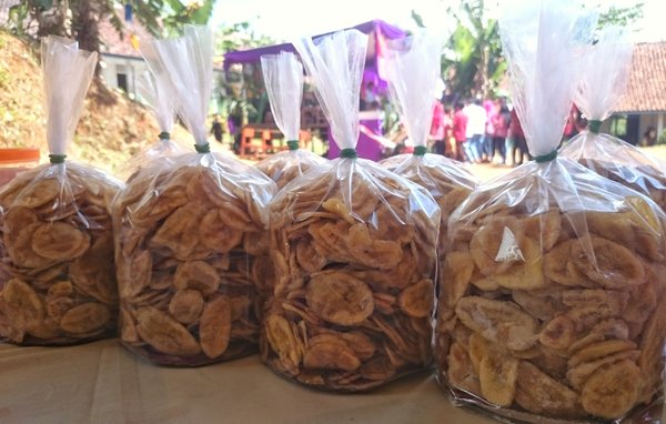 Keripik Cau via Bukalapak, 1. Noga Kelapa Rasa Jahe, 2. Kepiting Soka Krispi, 3. Udang Kering Goreng, 4. Noga Suuk (noga kacang tanah), 5. Ikan Asin Jambal Roti, 6. Gula Merah, 7. Opak (Rengginang Terasi), 9. Hasil Laut Segar, 10. Sawo, 11. Kaos Pantai, 12. Kerajinan Kerang, 13. Ikan Teri, 14. Keripik Cau (keripik pisang), 15. Sale Pisang Pangandaran, 16. Pindang Gunung