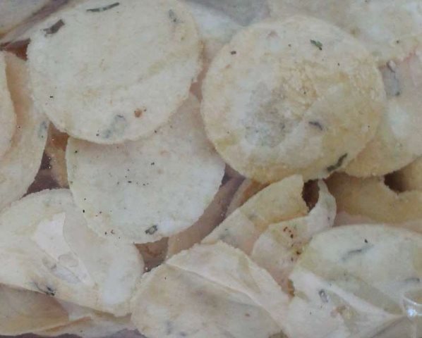 Keripik Gemblong via Bukalapak, 1. Kopi Luwak Linggarjati, 2. Lepet Khas Kuningan, 3. Tahu Susu Tamiang Sari Kuningan, 4. Jeniper, 5. Batik Kuningan, 6. Jenisa, 7. Nasi Kasreng, 8. Kwecang Kuningan, 9. Golono, 10. Kue Satu Kuningan, 11. Peuyeum Ketan, 12. Hucap (tahu kecap Kuningan), 13. Keripik Gemblong atau Ketempling, 14. Tahu Lamping / Tahu Kopeci, 15. Keripik Gadung, 16. Papais Tradisional Khas kuningan, 17. Jawadah, 18. Opak Bakar, 19. Jasuke, 20. Rujak Kangkung