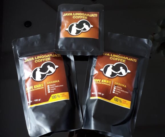 Kopi Luwak Linggarjati via awknulis.wordpresscom, 1. Kopi Luwak Linggarjati, 2. Lepet Khas Kuningan, 3. Tahu Susu Tamiang Sari Kuningan, 4. Jeniper, 5. Batik Kuningan, 6. Jenisa, 7. Nasi Kasreng, 8. Kwecang Kuningan, 9. Golono, 10. Kue Satu Kuningan, 11. Peuyeum Ketan, 12. Hucap (tahu kecap Kuningan), 13. Keripik Gemblong atau Ketempling, 14. Tahu Lamping / Tahu Kopeci, 15. Keripik Gadung, 16. Papais Tradisional Khas kuningan, 17. Jawadah, 18. Opak Bakar, 19. Jasuke, 20. Rujak Kangkung