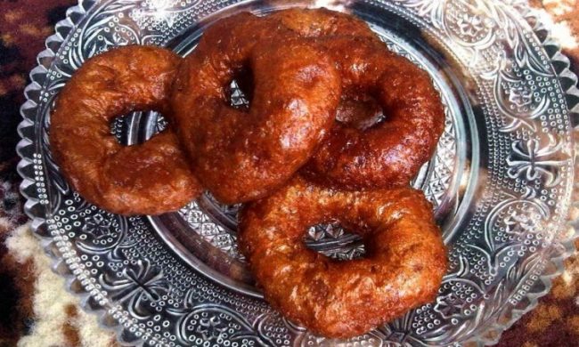 Kue Ali Khas Karawang, 1. Opak Ketan Rawagede, 2. Gegeplak Karawang, 3. Kue Ali Khas Karawang, 4. Kawista Madu, 5. Serabi Hijau, 6. Ikan Gabus Bumbu Pucung, 7. Soto Gempol, 8. Tahu Bambu, 9. Kue Gonjing, 10. Soto Sadang, 11. Soto Tangkar, 12. Nasi Liwet, 13. Ayam Goreng Sajolna, 14. Pepes Jambal, 15. Kerupuk Bontot, 16. Dodong Hideung, 17. Rengginang Ketan, 18. Bolu Kijing, 19. Jojongkong, 20. Gandasturi, 21. Kue Semprong, 22. Es Walikota, 23. Brownies Duren, 24. Telur Asin Bakar Batik, 25. Kue Lapis Tape, 26. Tahu Bumbu, 27. Pepes Walahar Khas Karawang