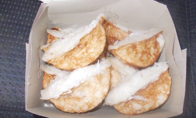 Kue Gonjing via CIntaihidup, 1. Opak Ketan Rawagede, 2. Gegeplak Karawang, 3. Kue Ali Khas Karawang, 4. Kawista Madu, 5. Serabi Hijau, 6. Ikan Gabus Bumbu Pucung, 7. Soto Gempol, 8. Tahu Bambu, 9. Kue Gonjing, 10. Soto Sadang, 11. Soto Tangkar, 12. Nasi Liwet, 13. Ayam Goreng Sajolna, 14. Pepes Jambal, 15. Kerupuk Bontot, 16. Dodong Hideung, 17. Rengginang Ketan, 18. Bolu Kijing, 19. Jojongkong, 20. Gandasturi, 21. Kue Semprong, 22. Es Walikota, 23. Brownies Duren, 24. Telur Asin Bakar Batik, 25. Kue Lapis Tape, 26. Tahu Bumbu, 27. Pepes Walahar Khas Karawang
